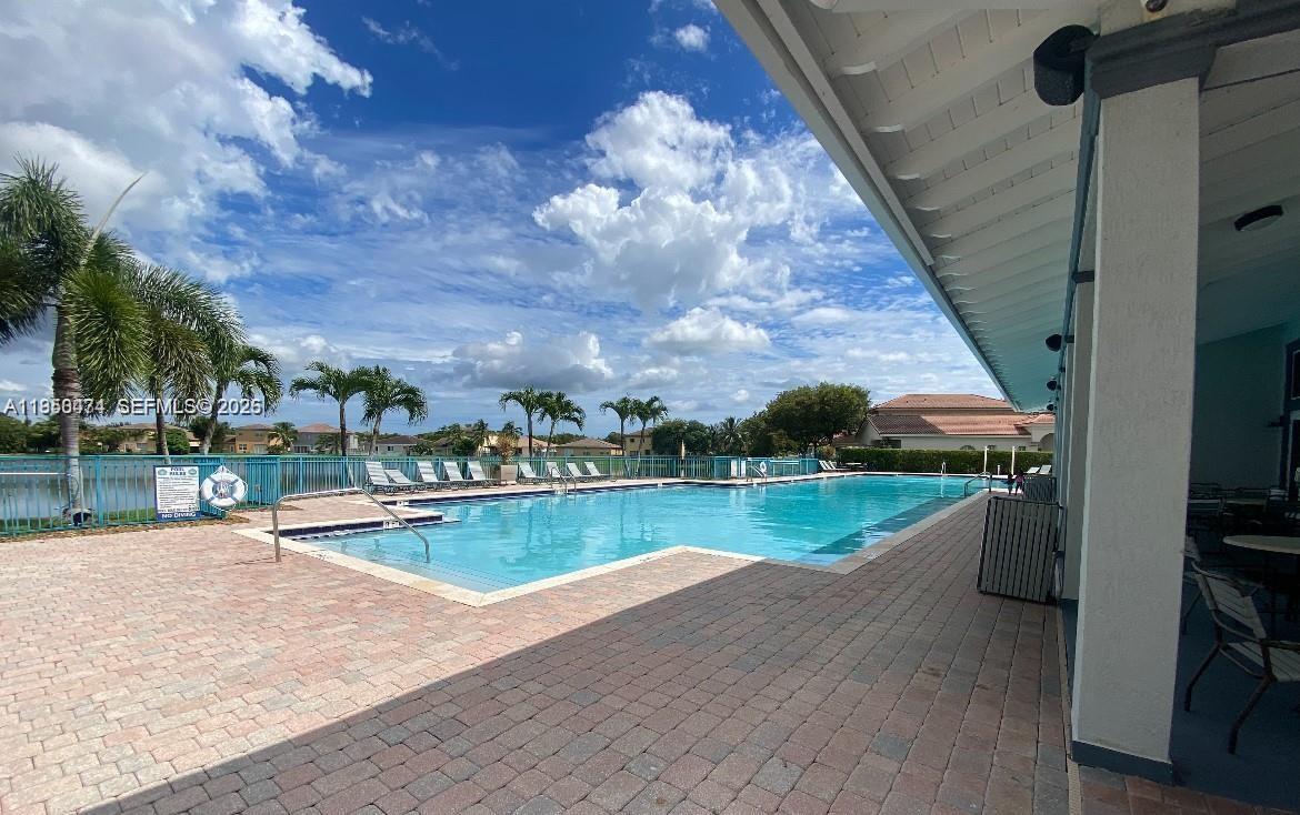 FLORIDIAN ISLES SOUTH - Residential