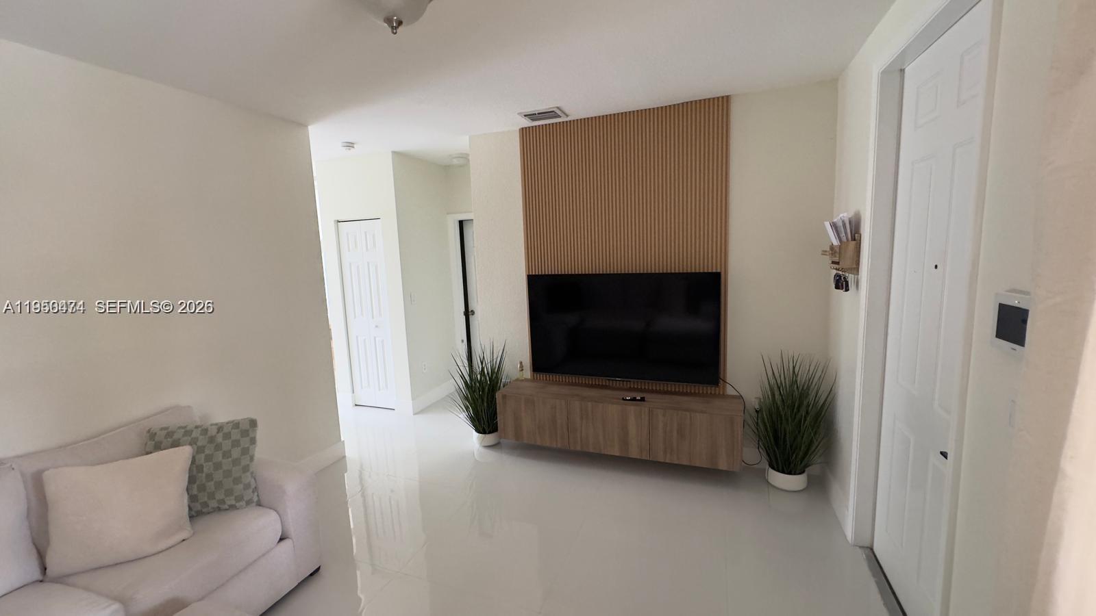 FLORIDIAN ISLES SOUTH - Residential