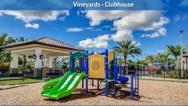 BAYWINDS OF DOMINICA AND - Residential