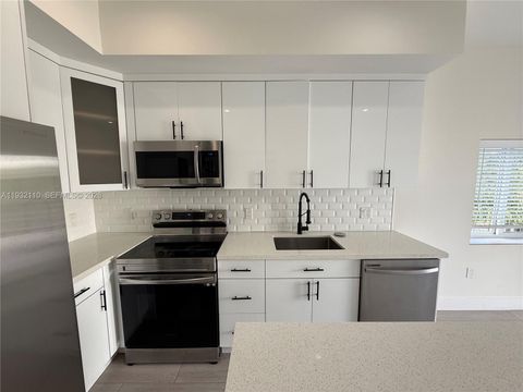 1786 SW 9th St 4 Miami FL 33135