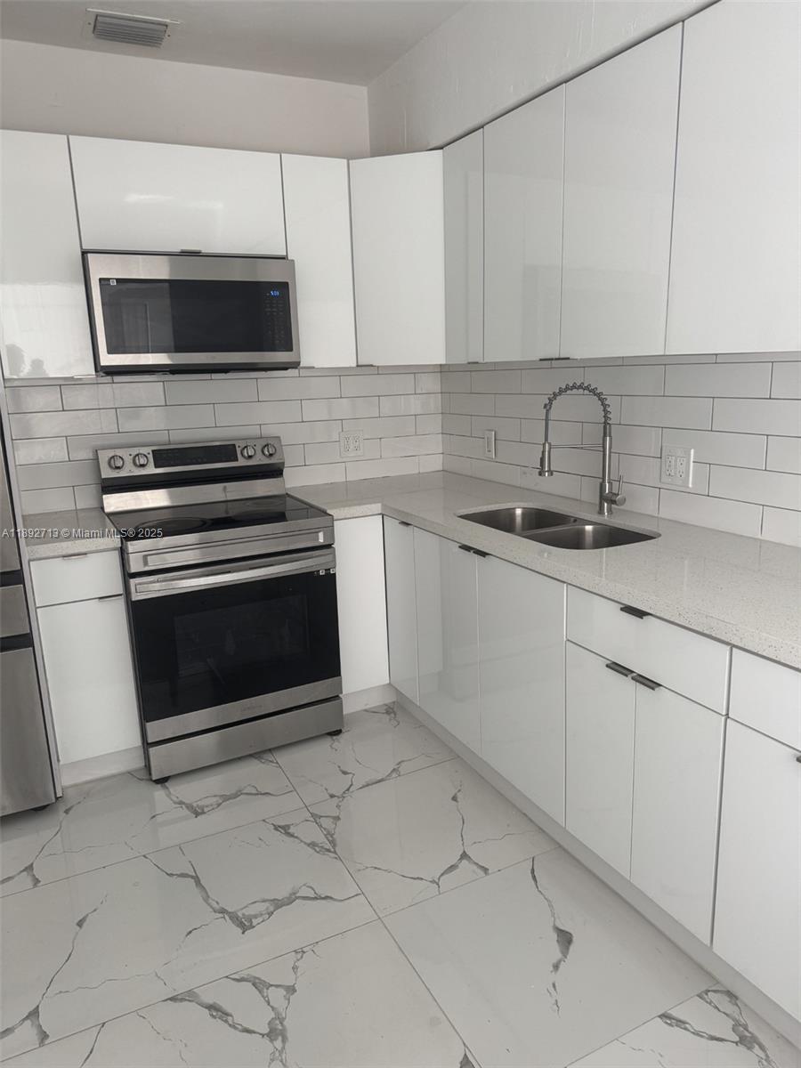 345 SW 49th Ave