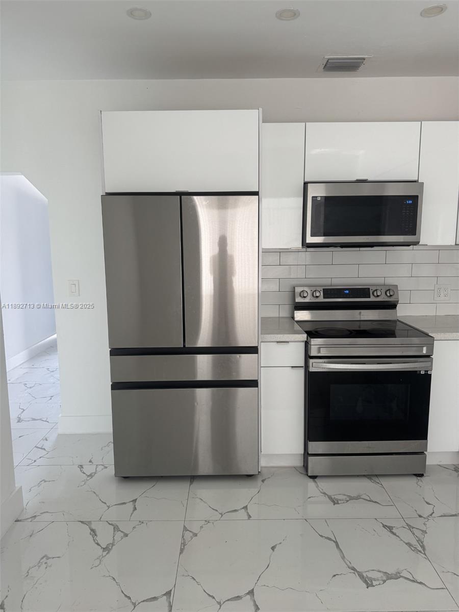 345 SW 49th Ave