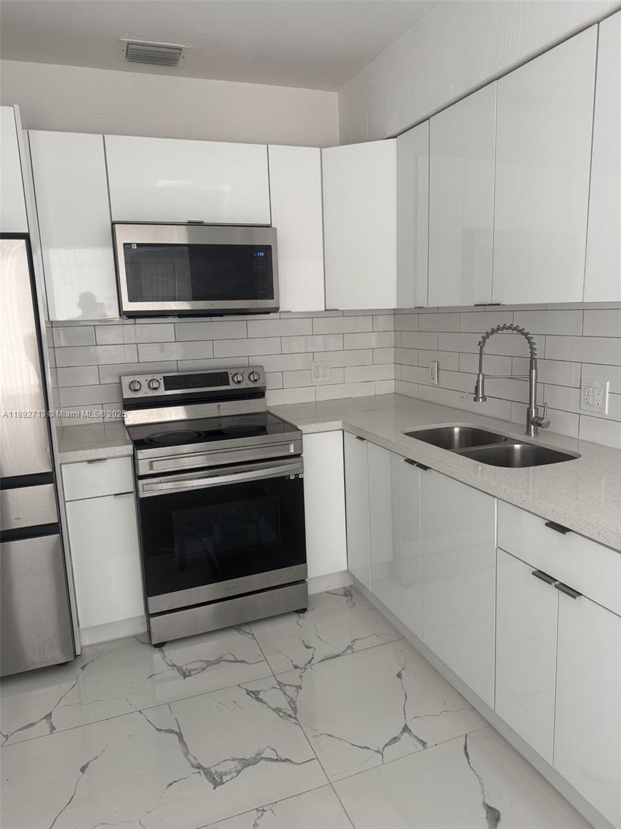 345 SW 49th Ave