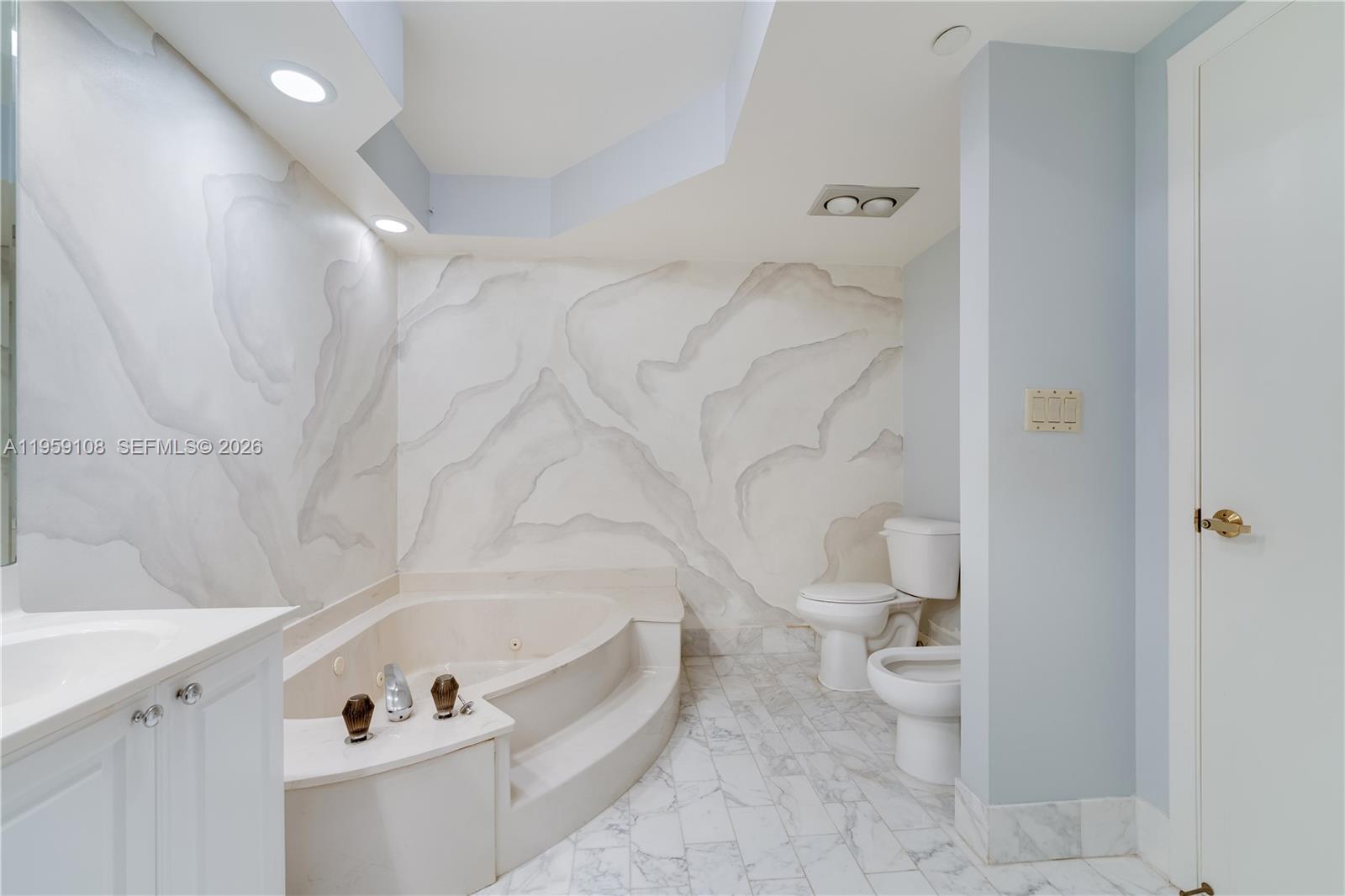 HAMPTONS WEST CONDO - Residential