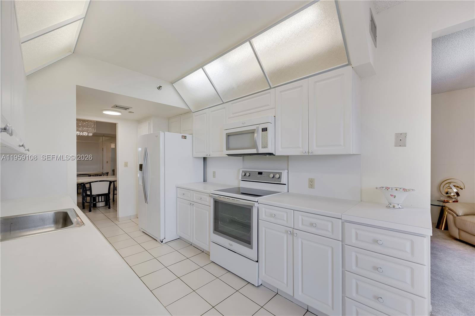 HAMPTONS WEST CONDO - Residential