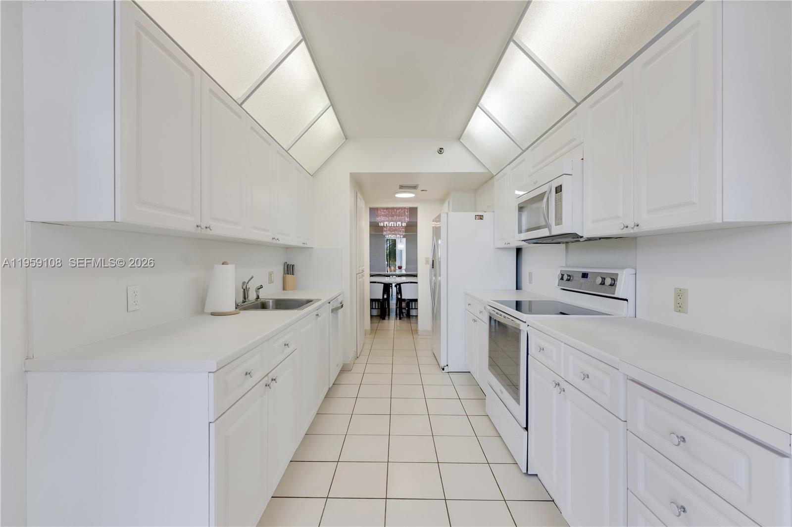 HAMPTONS WEST CONDO - Residential