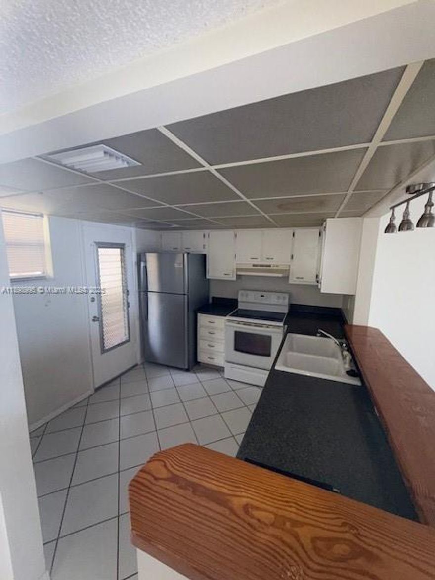 Bright and spacious 1-bedroom, 1-bathroom unit located in Polynesian Gardens. This residence features tile flooring throughout, a private balcony, and on-site laundry facilities with a washer and dryer available in the building. Ready for immediate move-in.