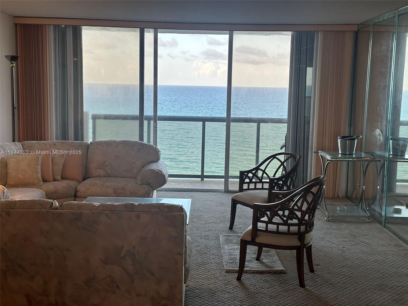 MAISON GRANDE CONDO - Residential