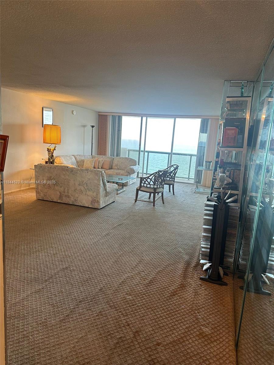 MAISON GRANDE CONDO - Residential