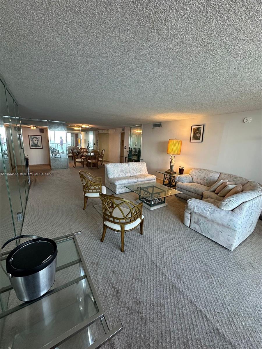 6039 Collins Ave 1517, Miami Beach, FL, 33140/$990,000 4 6039 Collins Ave 1517