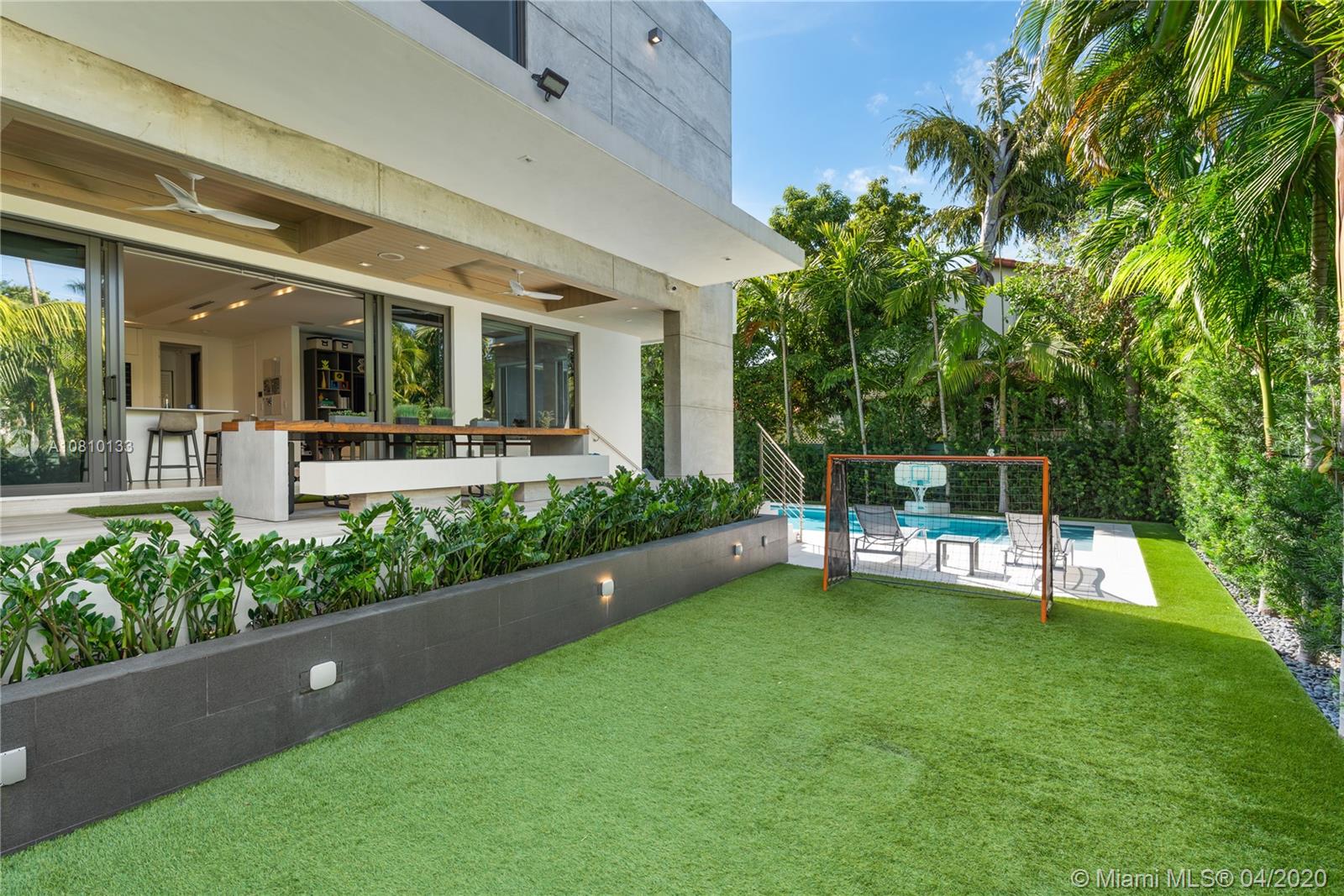 TROPICAL ISLE HOMES SUB 2 - Residential