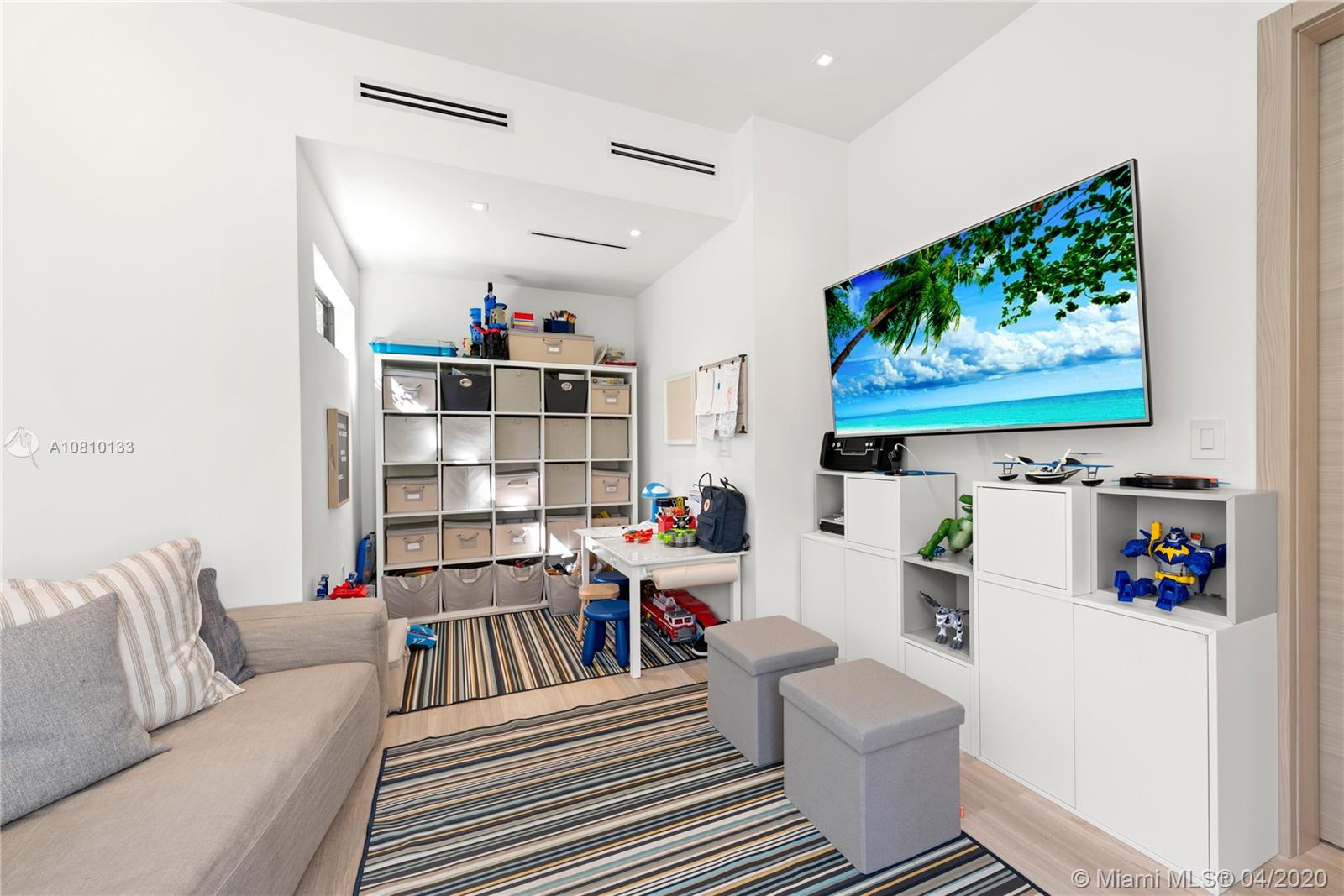 TROPICAL ISLE HOMES SUB 2 - Residential