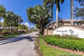 PERFECT FOR AN INVESTOR! LEASE RENEWED FOR 1 YEAR AT $1,300. SPACIOUS 3 BEDROOM, 2.5 BATHROOM, FENCED PORCH AND 2 ASSIGNED PARKING SPACES. HOA FEES COVER AT&T CABLE
U-VERSE, INTERNET, ALARM, 24HR. GATED & ROVING SECURITY, BLG. INSURANCE, PEST CONTROL, COMMUNITY POOL & TENNIS. SHOWINGS ONLY AVAILABLE SUNDAY, MONDAY & TUESDAY W/24HR NOTICE.