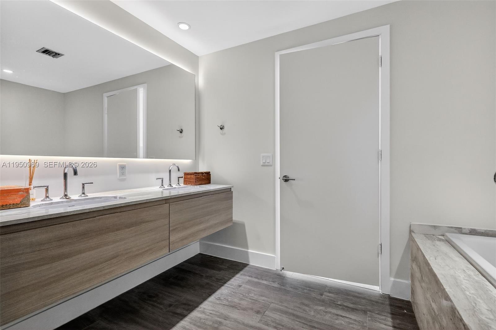 BISCAYNE BEACH CONDO - Residential