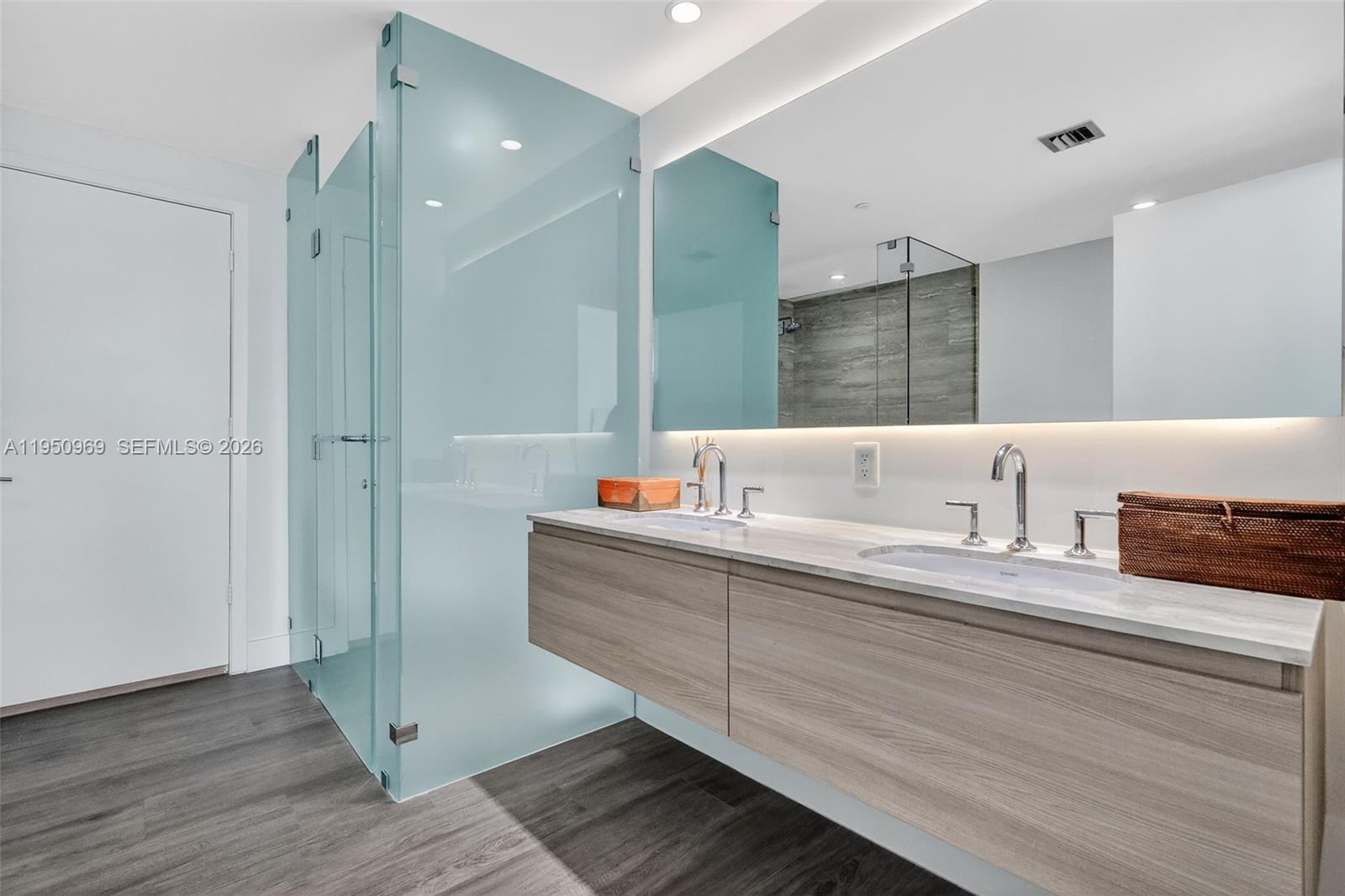 BISCAYNE BEACH CONDO - Residential