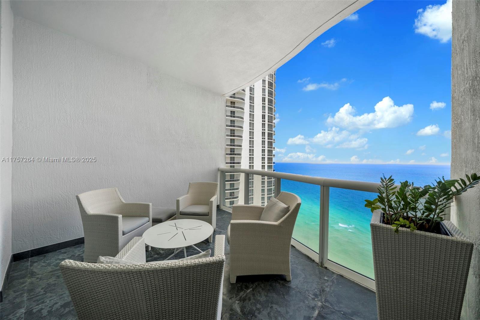 15811 Collins Ave 2904