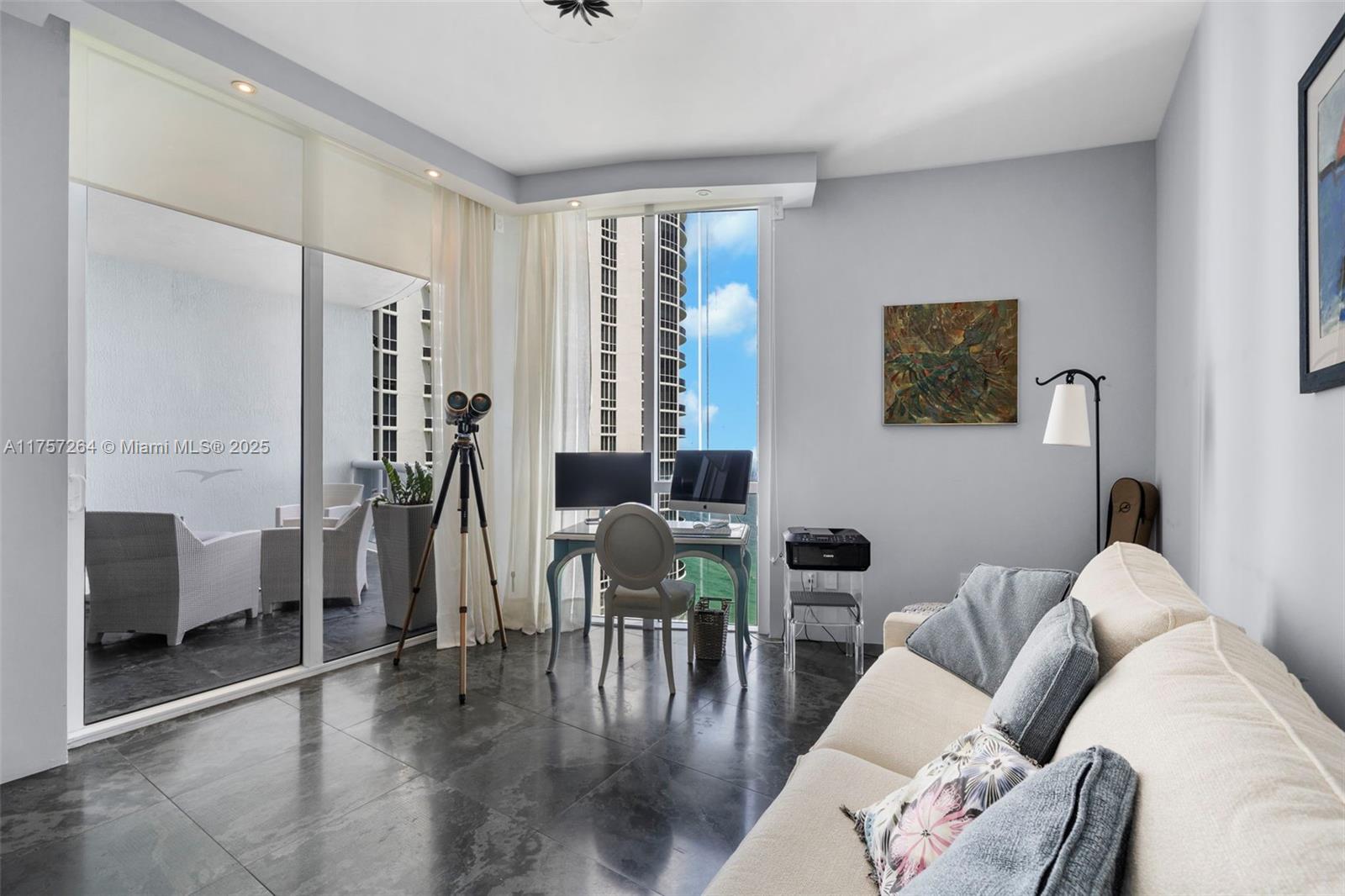 15811 Collins Ave 2904