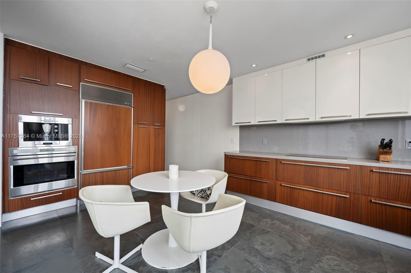 TDR TOWER III CONDO - Residential