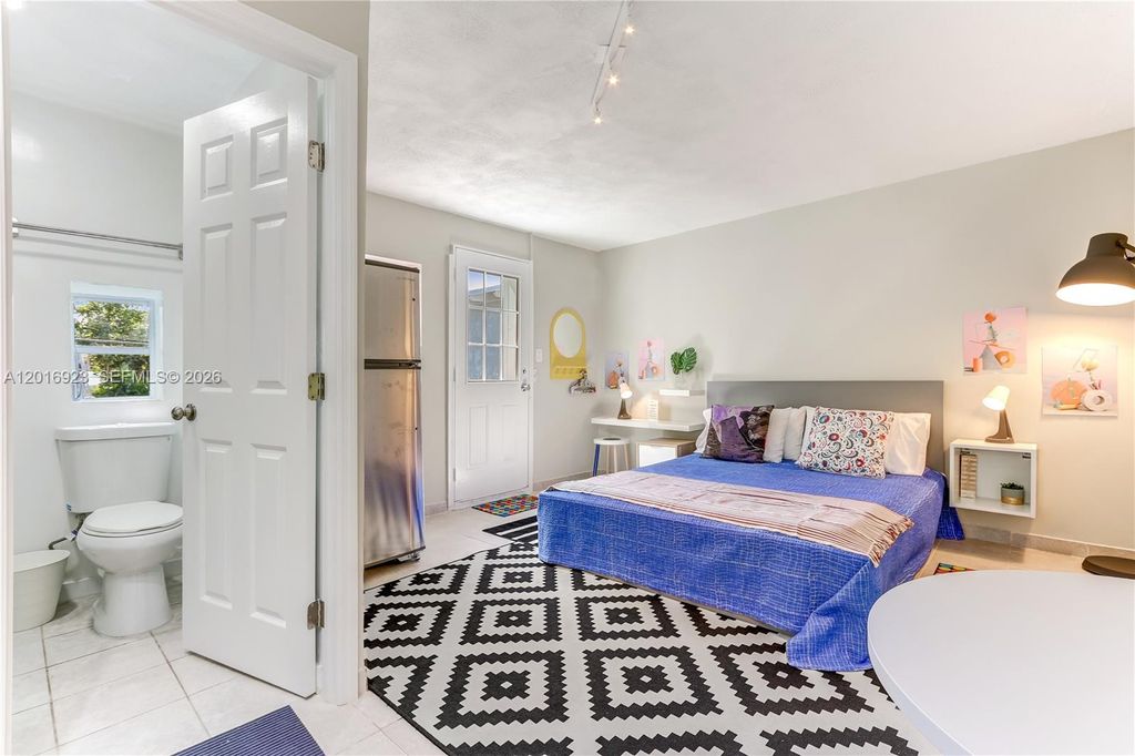 Photo of 427 S 24th Ave #7, Hollywood, FL 33020 (MLS # A12016923)