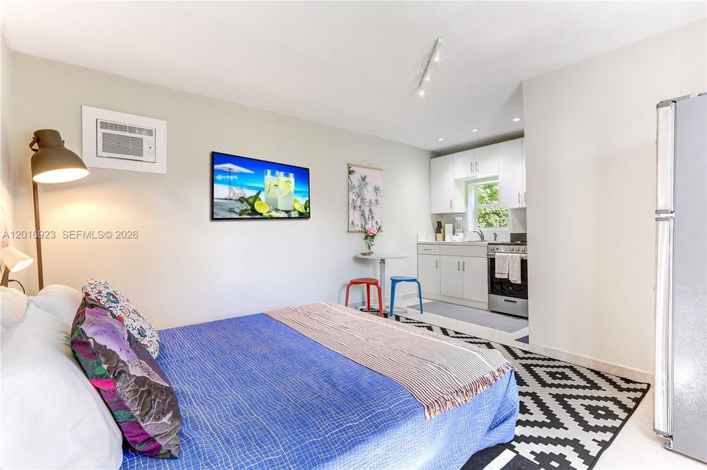 Photo of 427 S 24th Ave #7, Hollywood, FL 33020 (MLS # A12016923)
