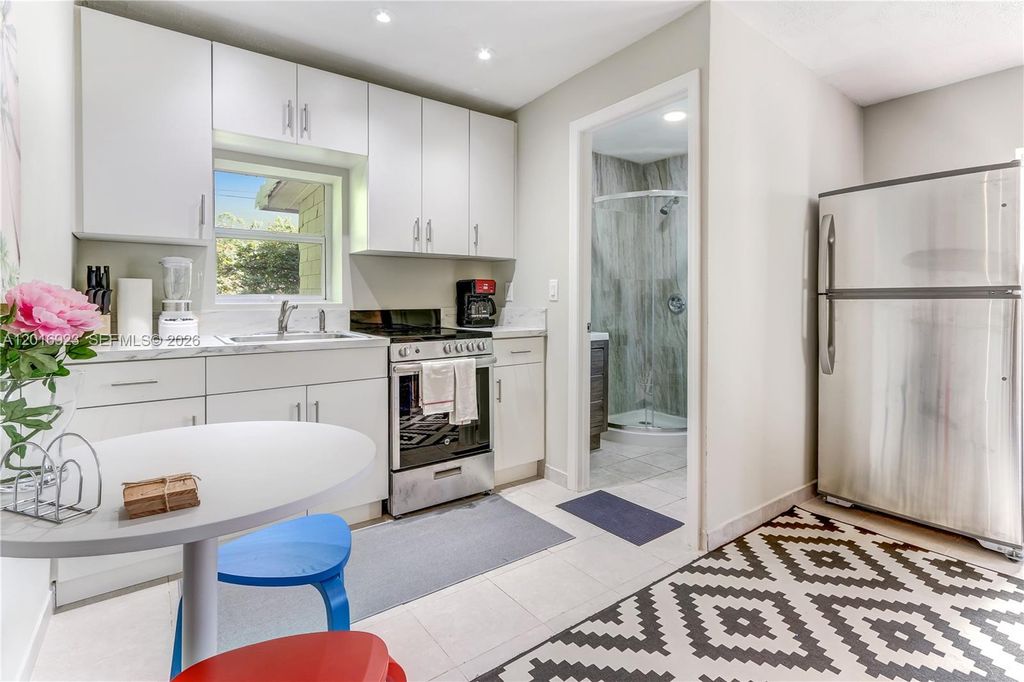 Photo of 427 S 24th Ave #7, Hollywood, FL 33020 (MLS # A12016923)