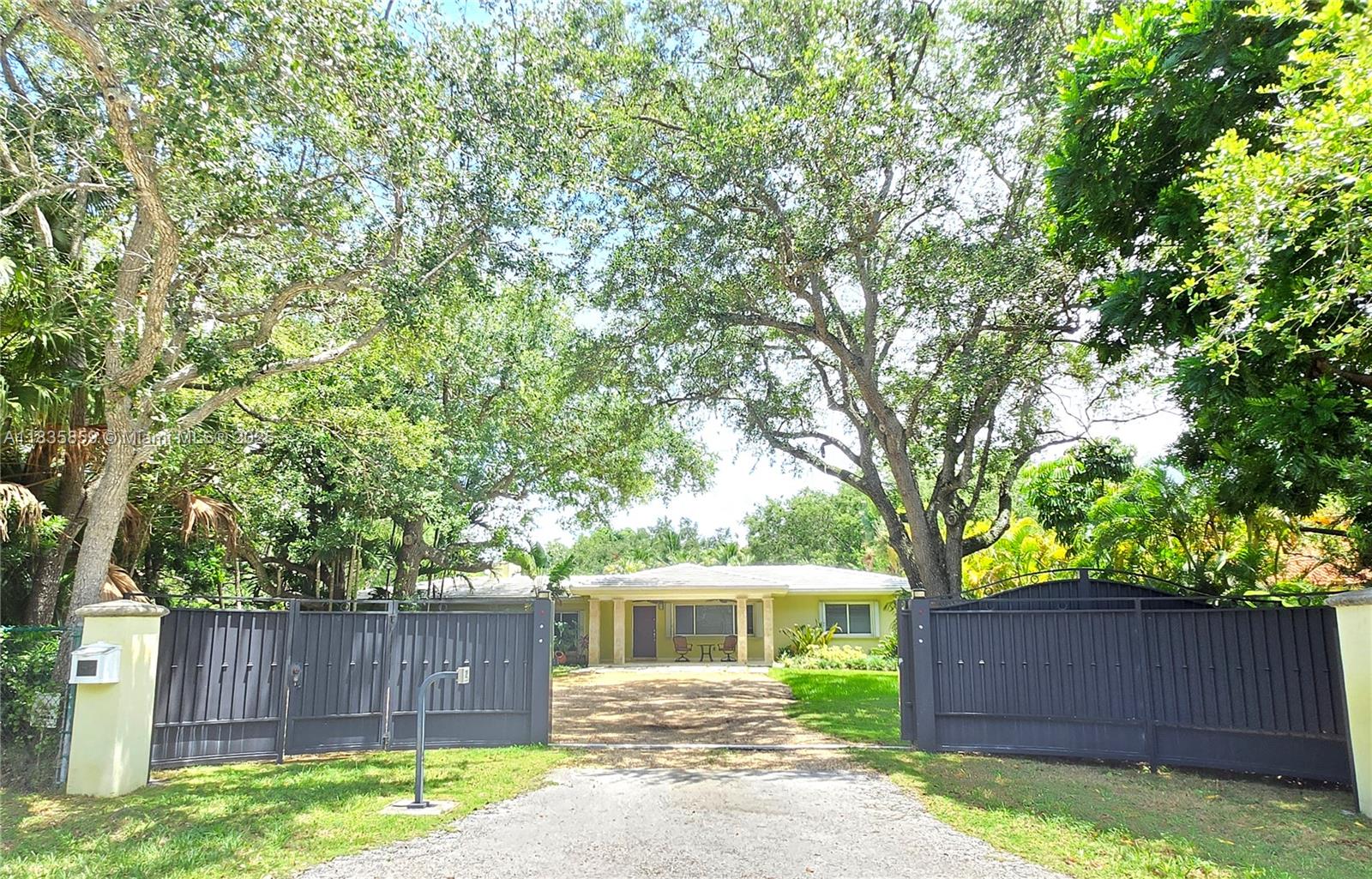 7895 SW 122nd St, Pinecrest, FL, 33156/$2,679,000 1 7895 SW 122nd St
