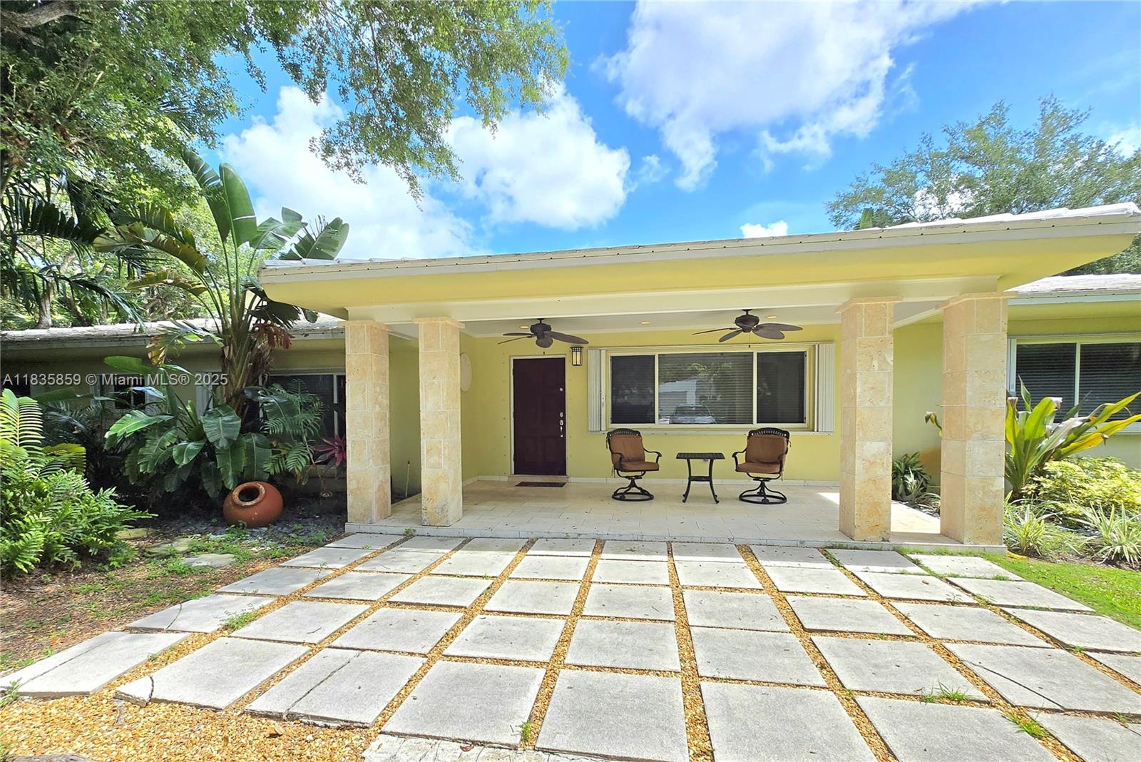 7895 SW 122nd St, Pinecrest, FL, 33156/$2,679,000 2 7895 SW 122nd St