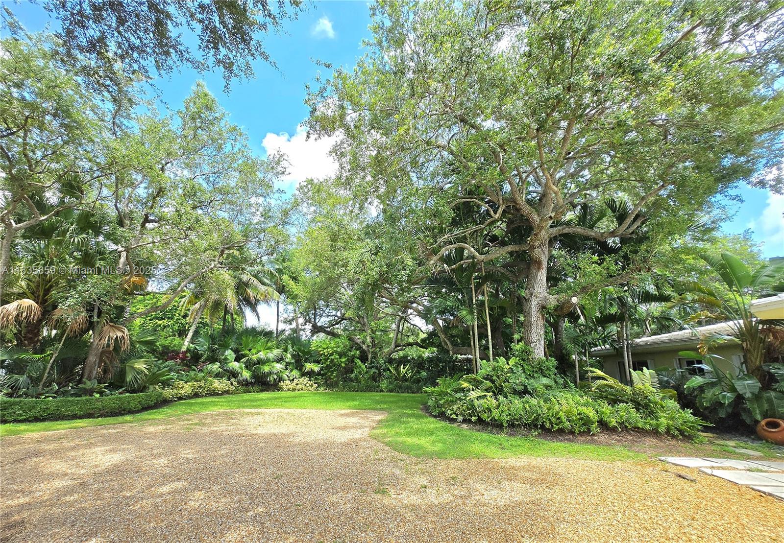 7895 SW 122nd St, Pinecrest, FL, 33156/$2,679,000 3 7895 SW 122nd St