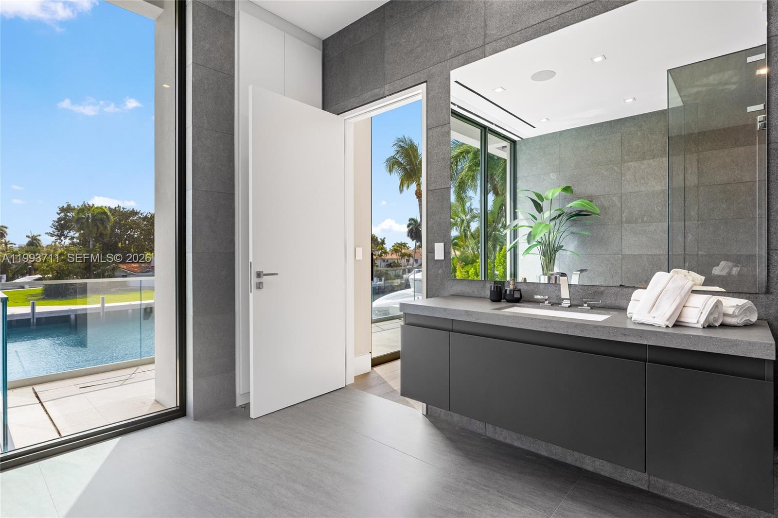 DEL LAGO ISLE - Residential