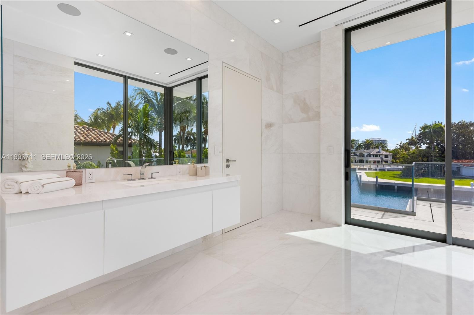 DEL LAGO ISLE - Residential