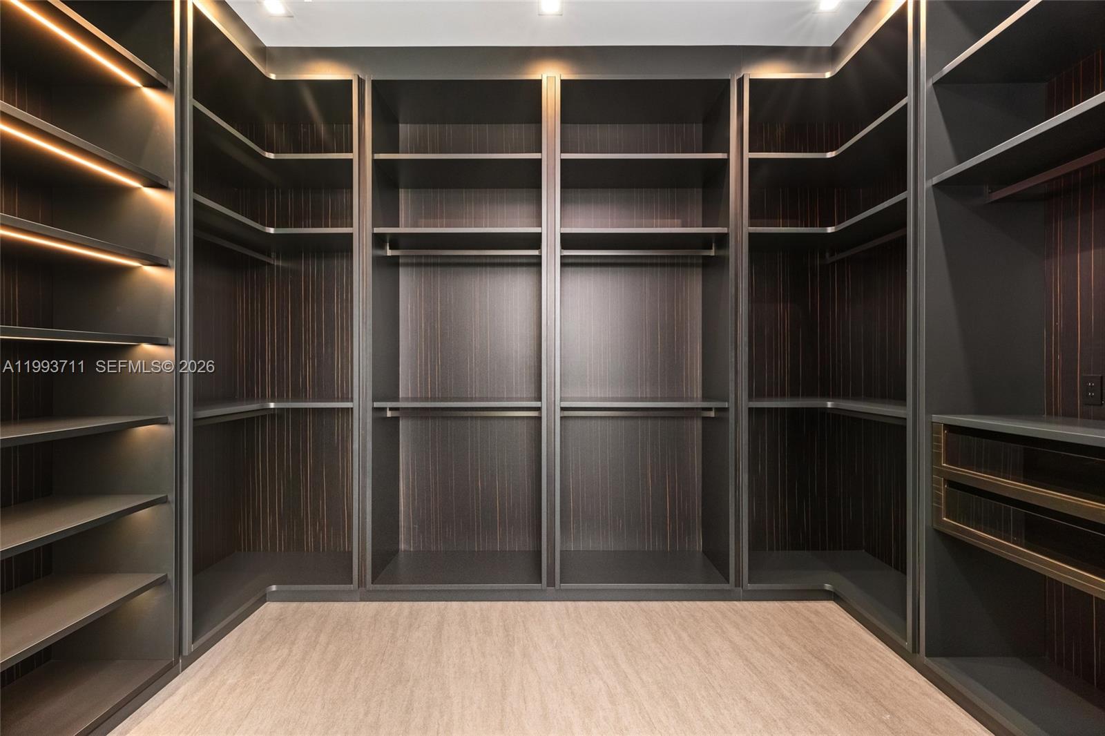 DEL LAGO ISLE - Residential