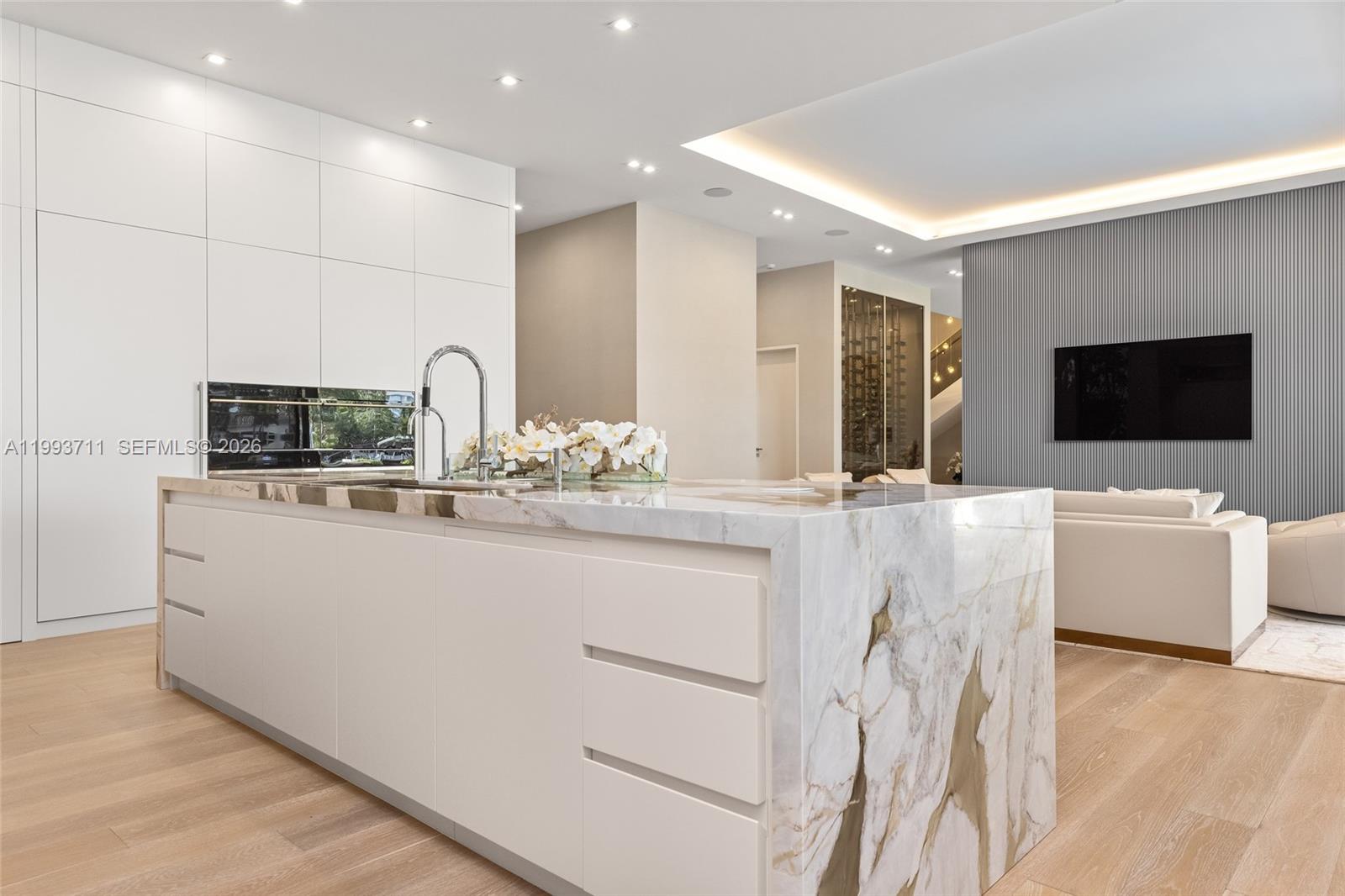 DEL LAGO ISLE - Residential