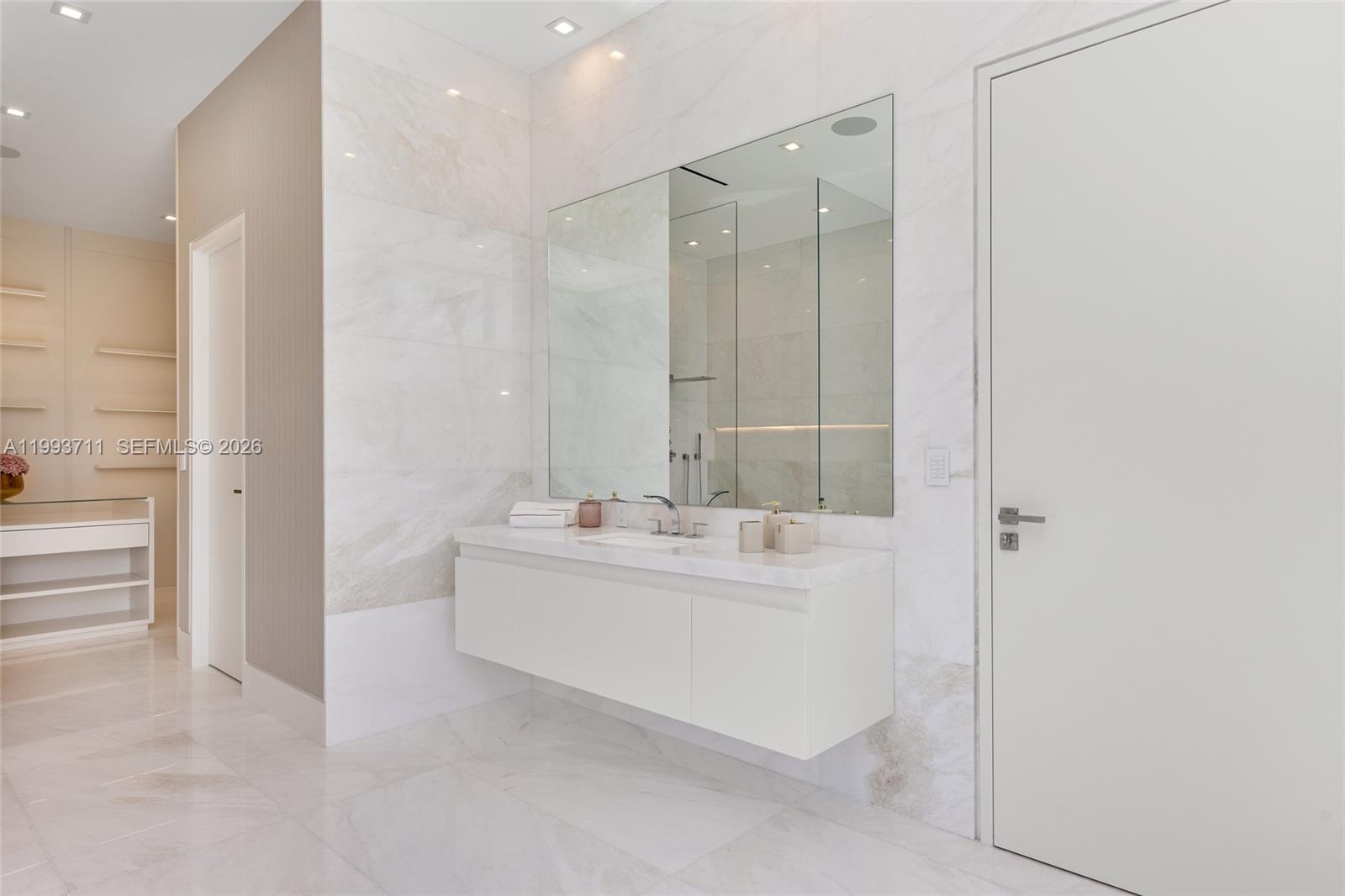 DEL LAGO ISLE - Residential