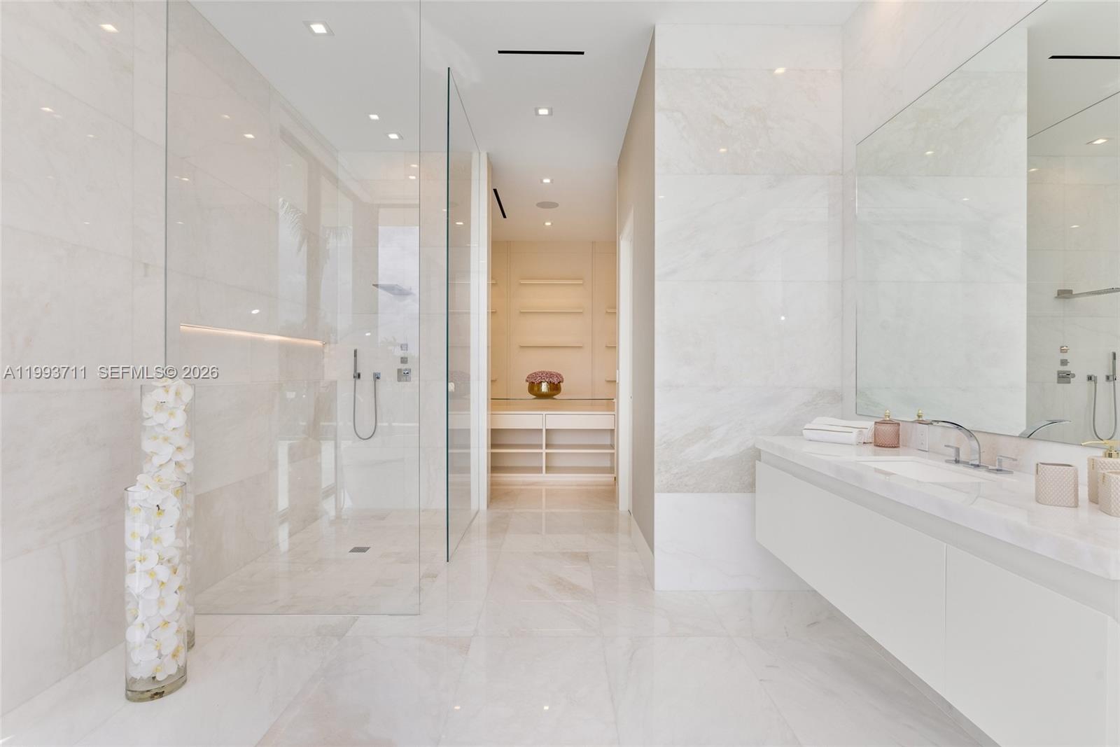 DEL LAGO ISLE - Residential