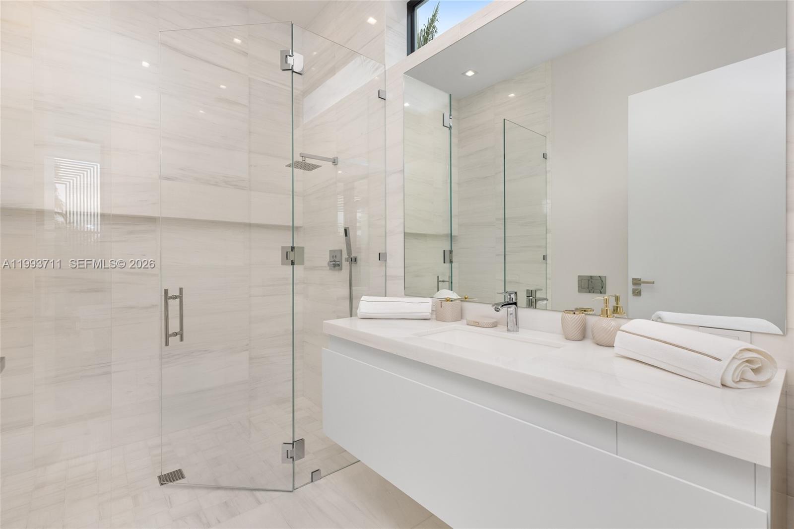 DEL LAGO ISLE - Residential