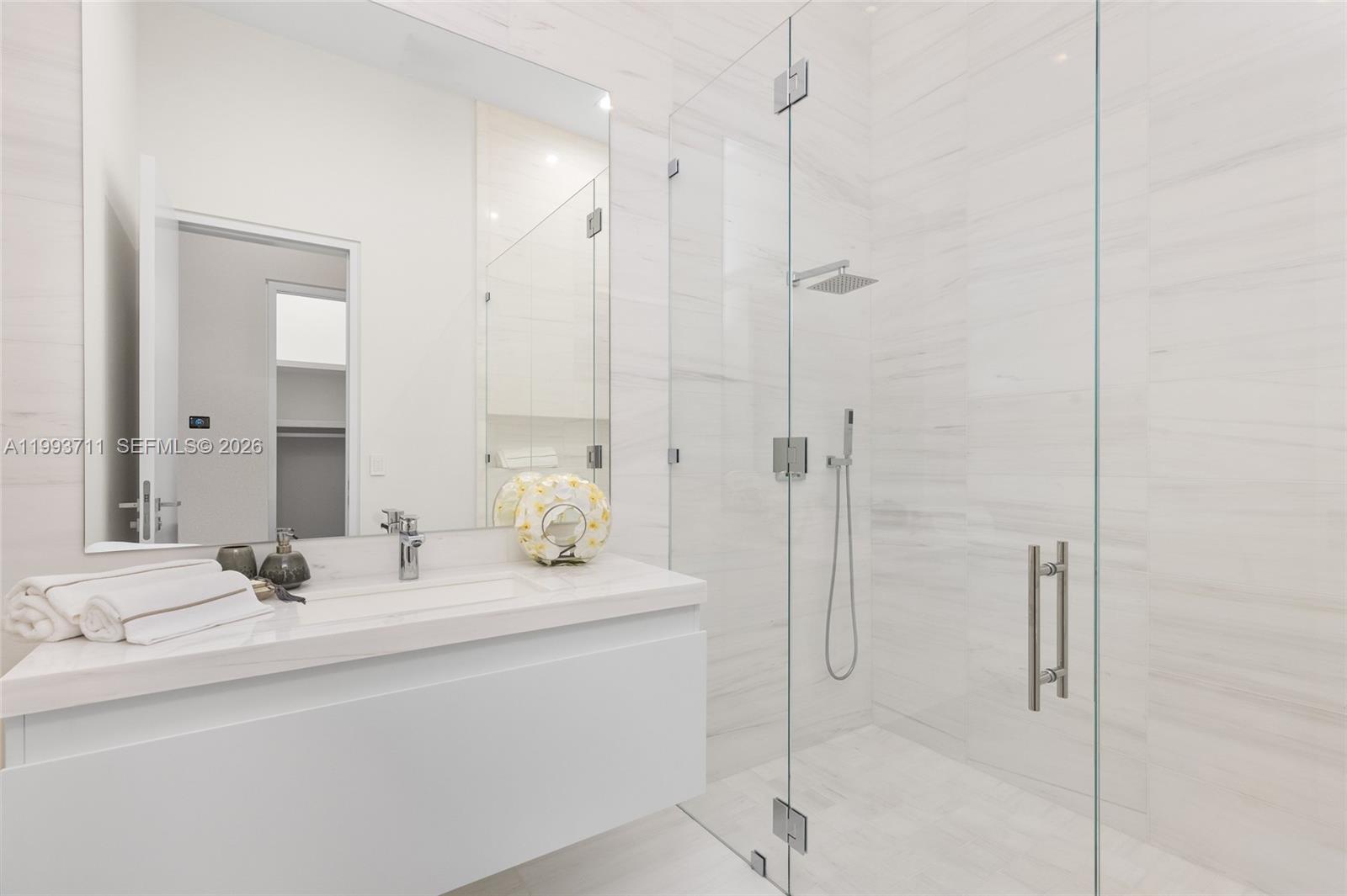 DEL LAGO ISLE - Residential