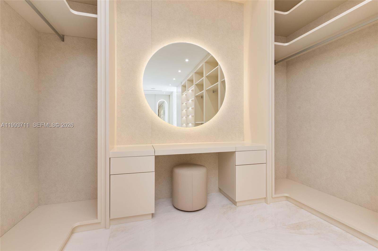 DEL LAGO ISLE - Residential