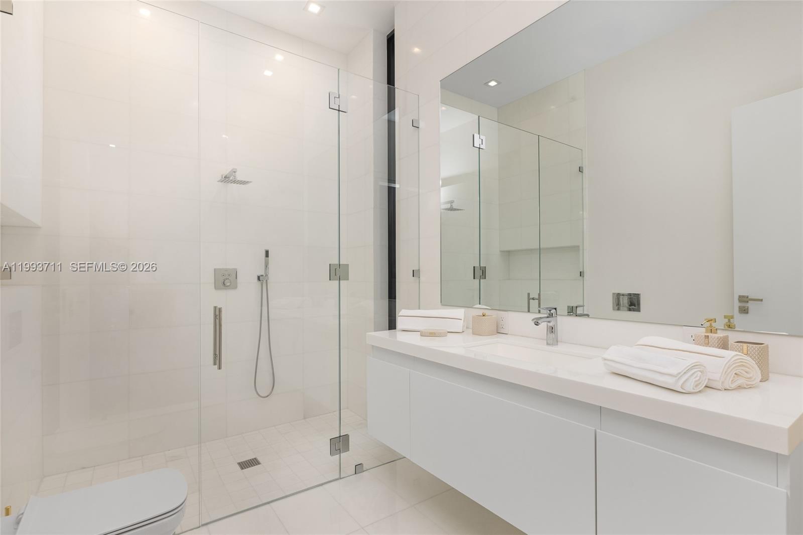 DEL LAGO ISLE - Residential