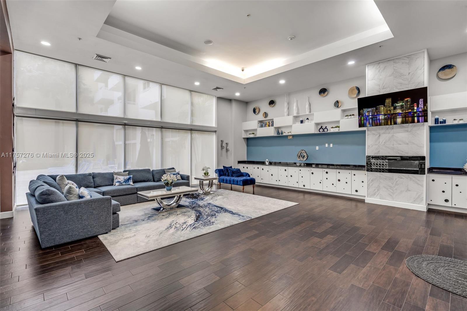 VENTURE AT AVENTURA WEST - Residential