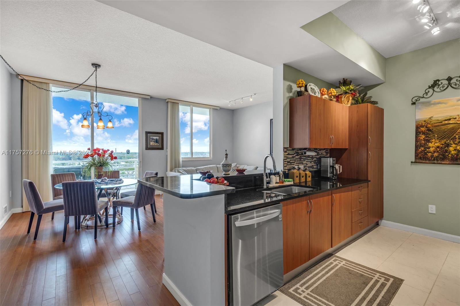 VENTURE AT AVENTURA WEST - Residential