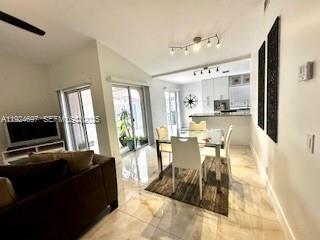 COUNTRY ISLES PHASE II - Residential Lease