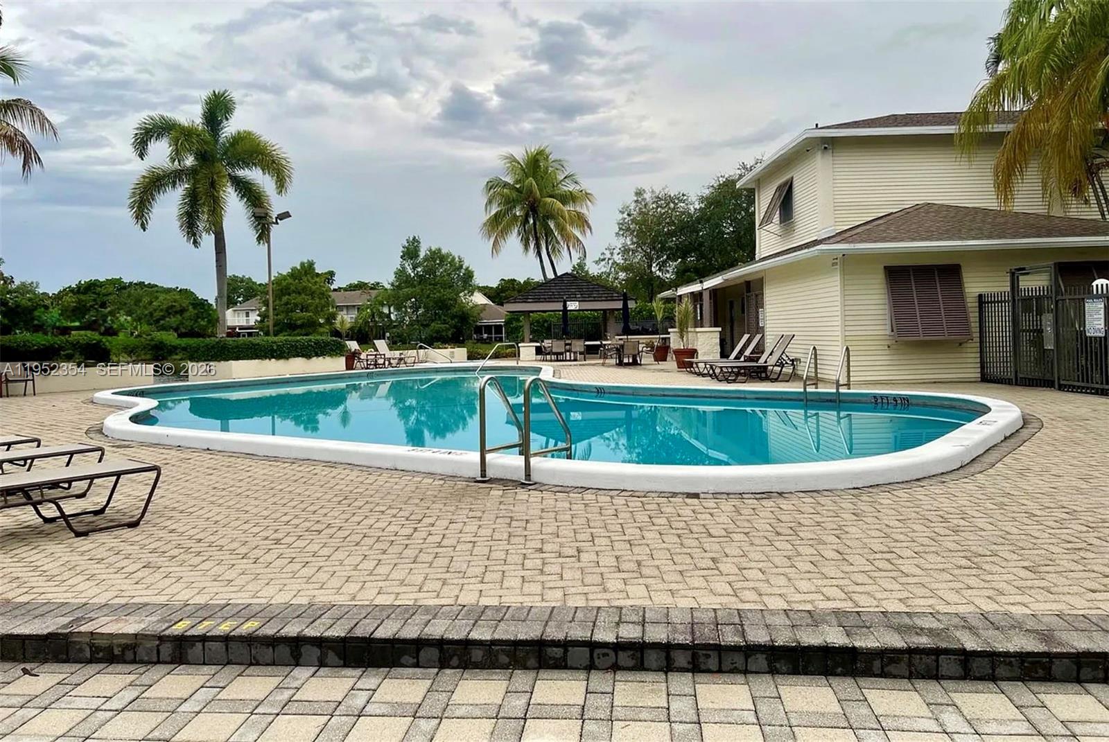 WOODLAKE SHORES - Residential