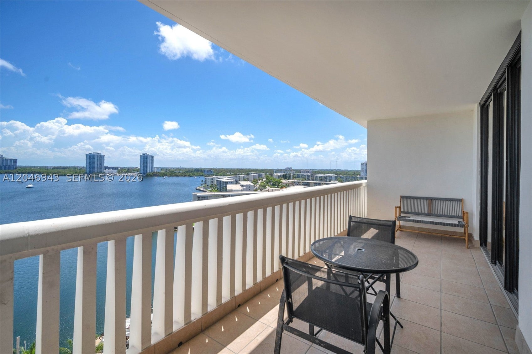 1000 W Island Blvd