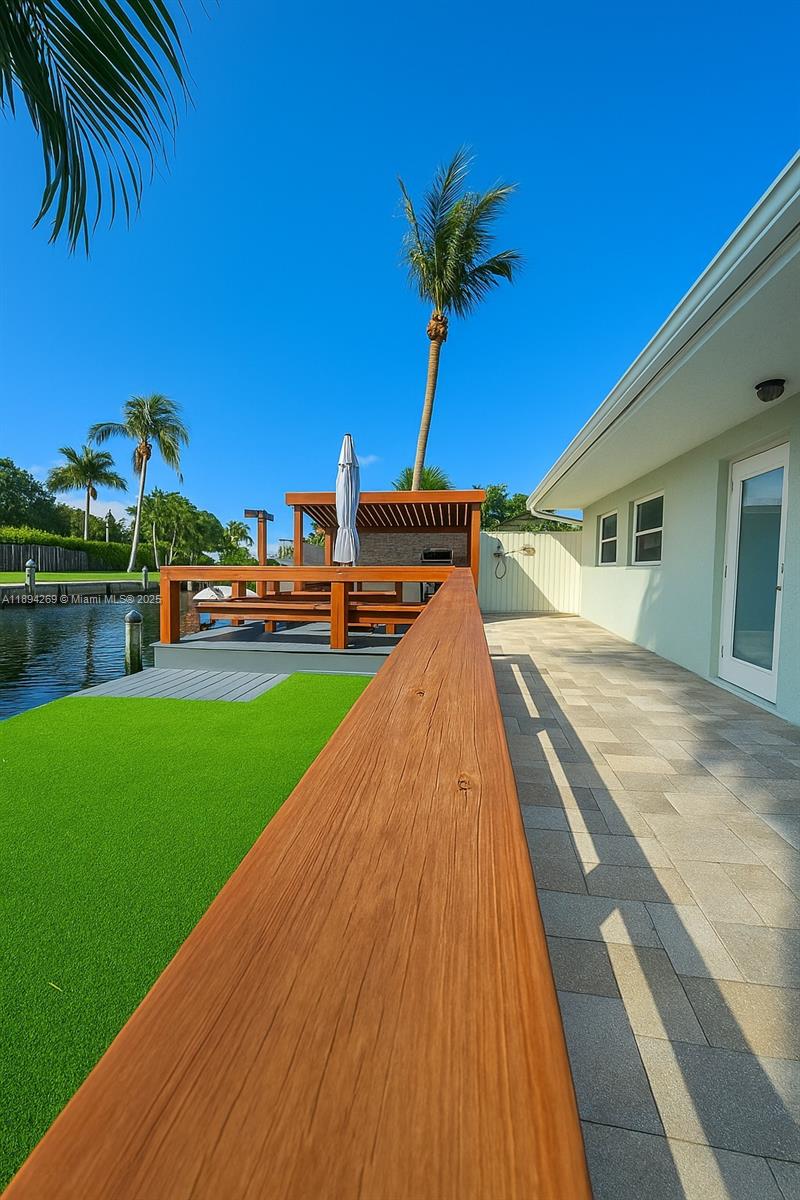 FISHERMANS HIDEAWAY SECTI - Residential