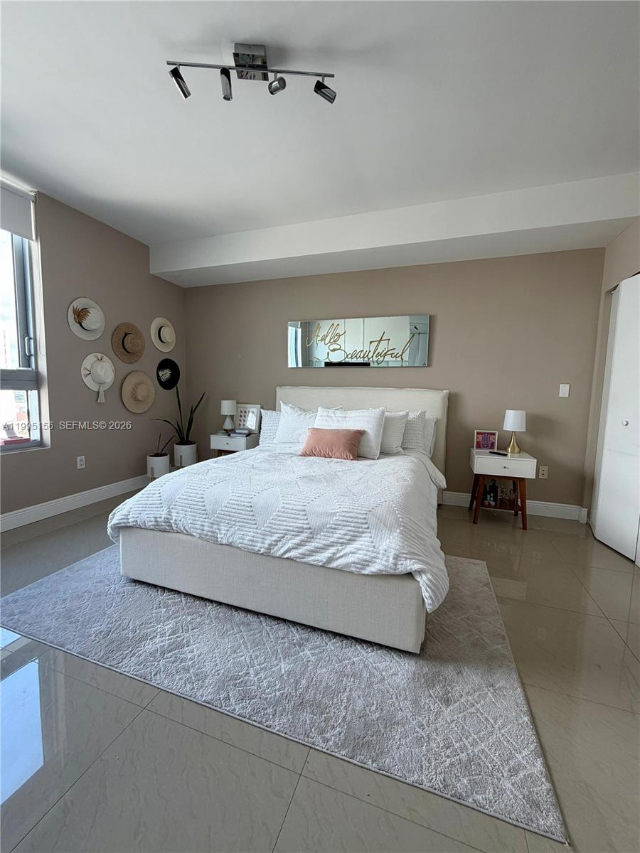 THE IVY CONDO - Residential