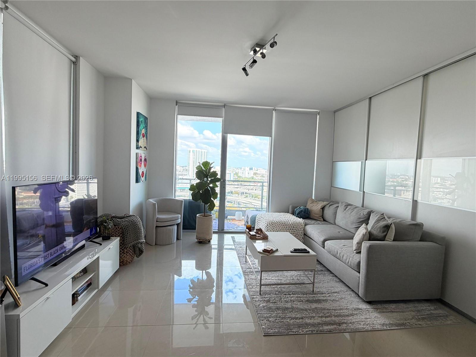 THE IVY CONDO - Residential