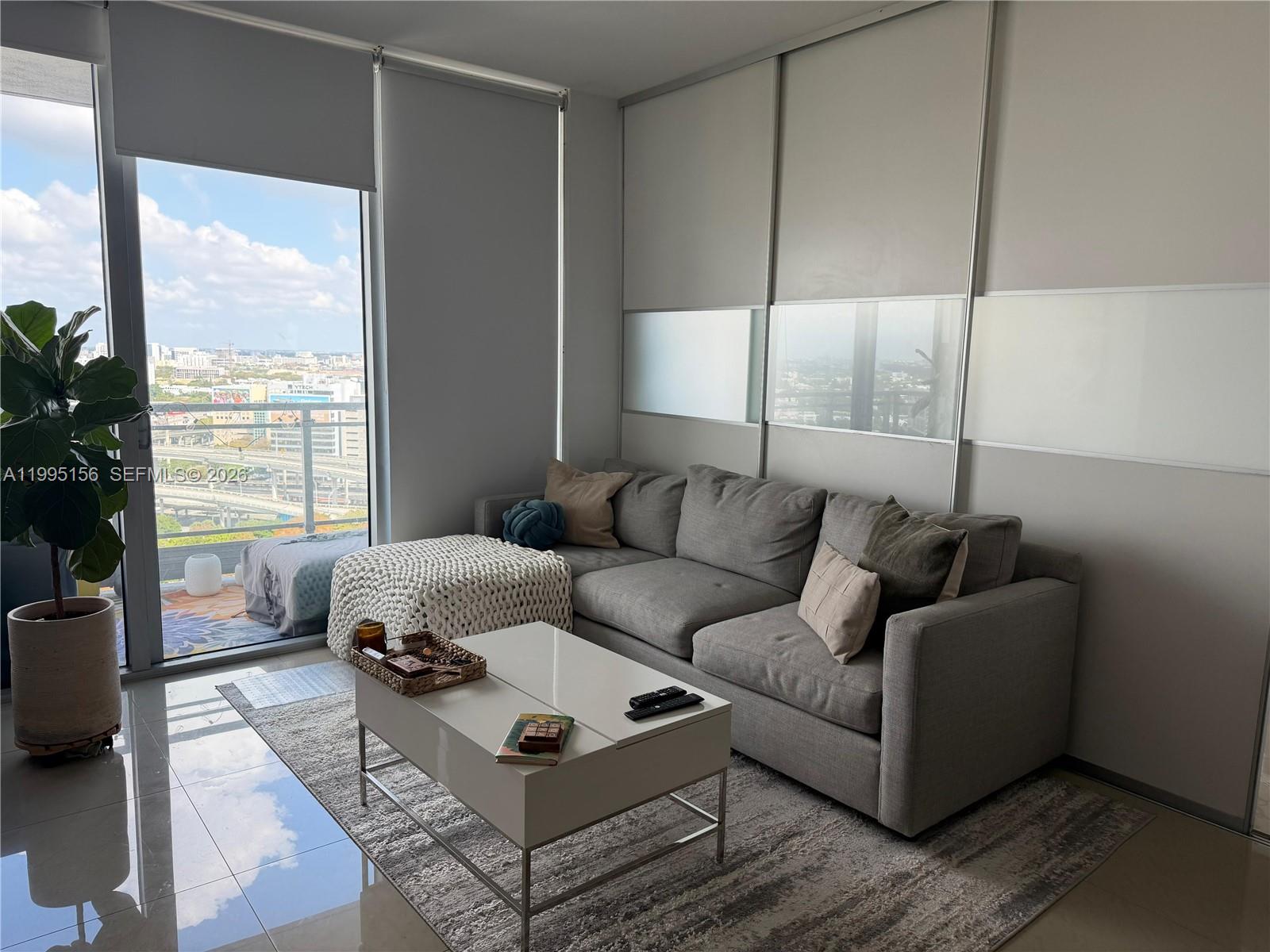 THE IVY CONDO - Residential