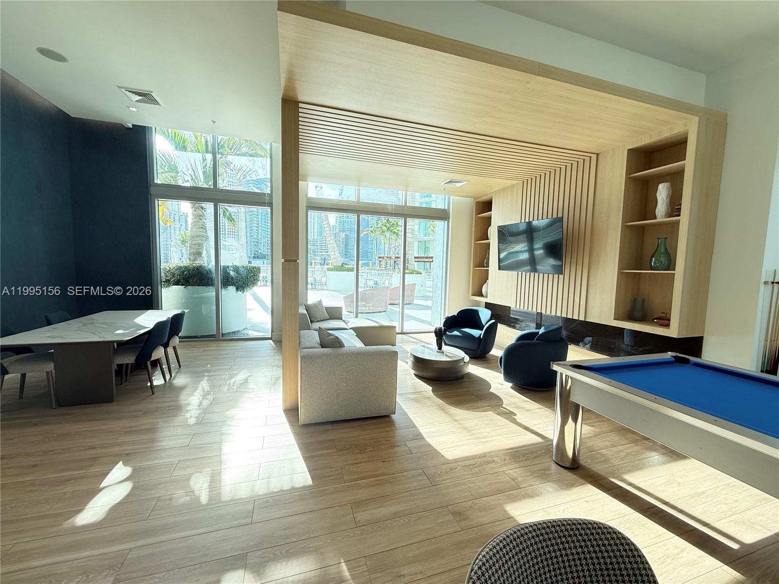 THE IVY CONDO - Residential