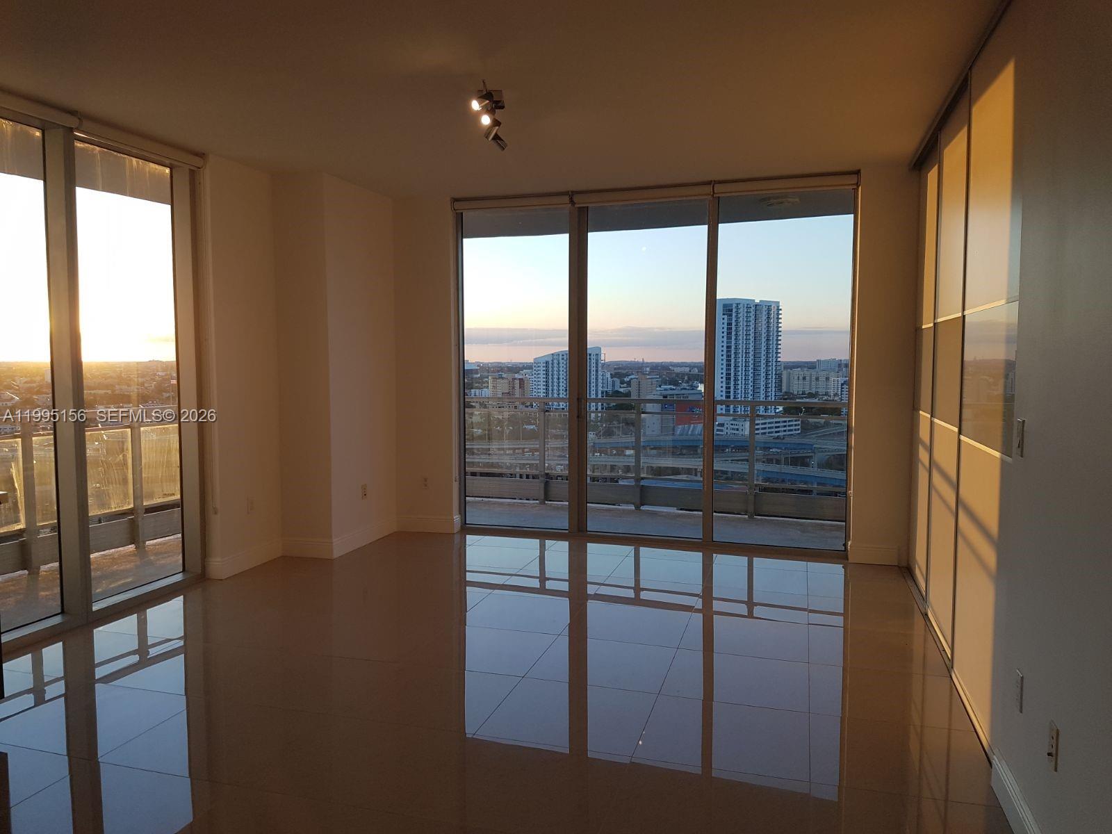 THE IVY CONDO - Residential