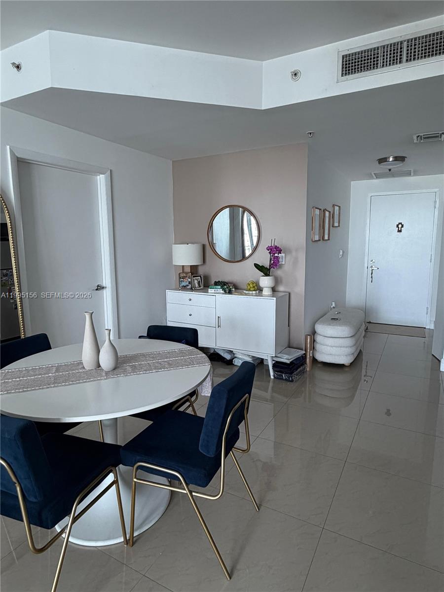 THE IVY CONDO - Residential